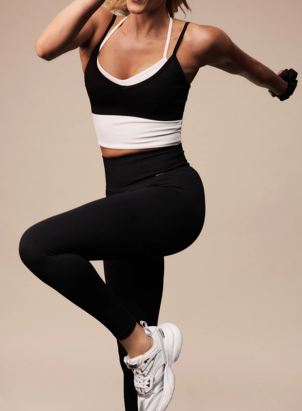 Black Ribbed Seamless Deep Cut Bra - Image 6