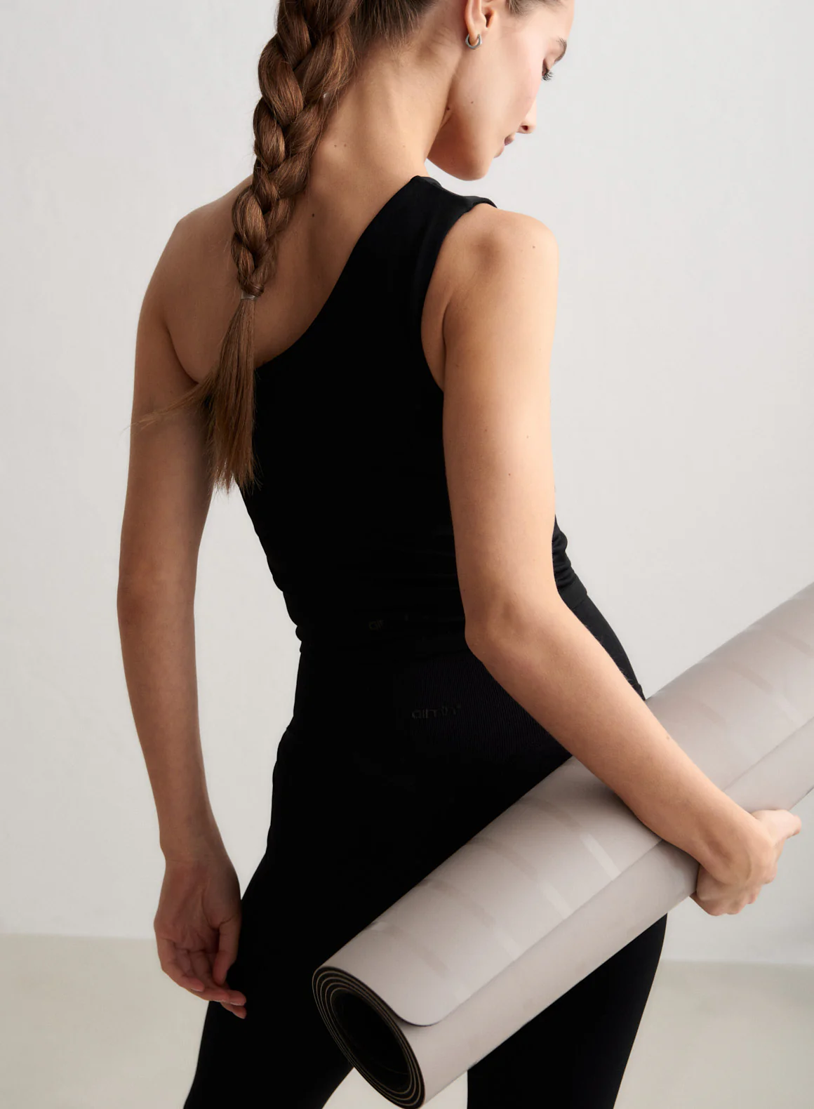 Black Shape Seamless One Shoulder Bralette - Image 3