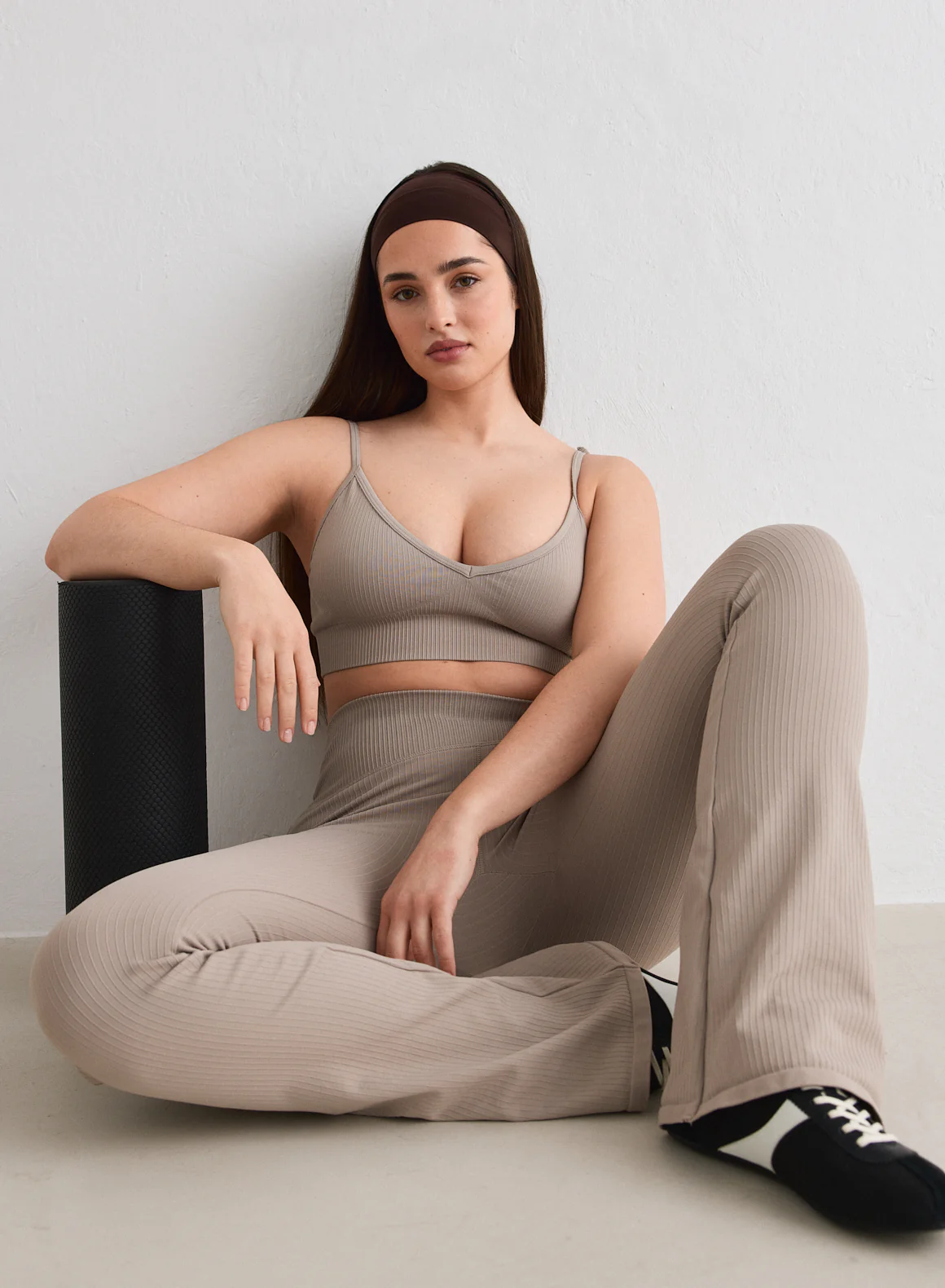 Dark Clay Ribbed Seamless Deep Cut Bra - Image 5