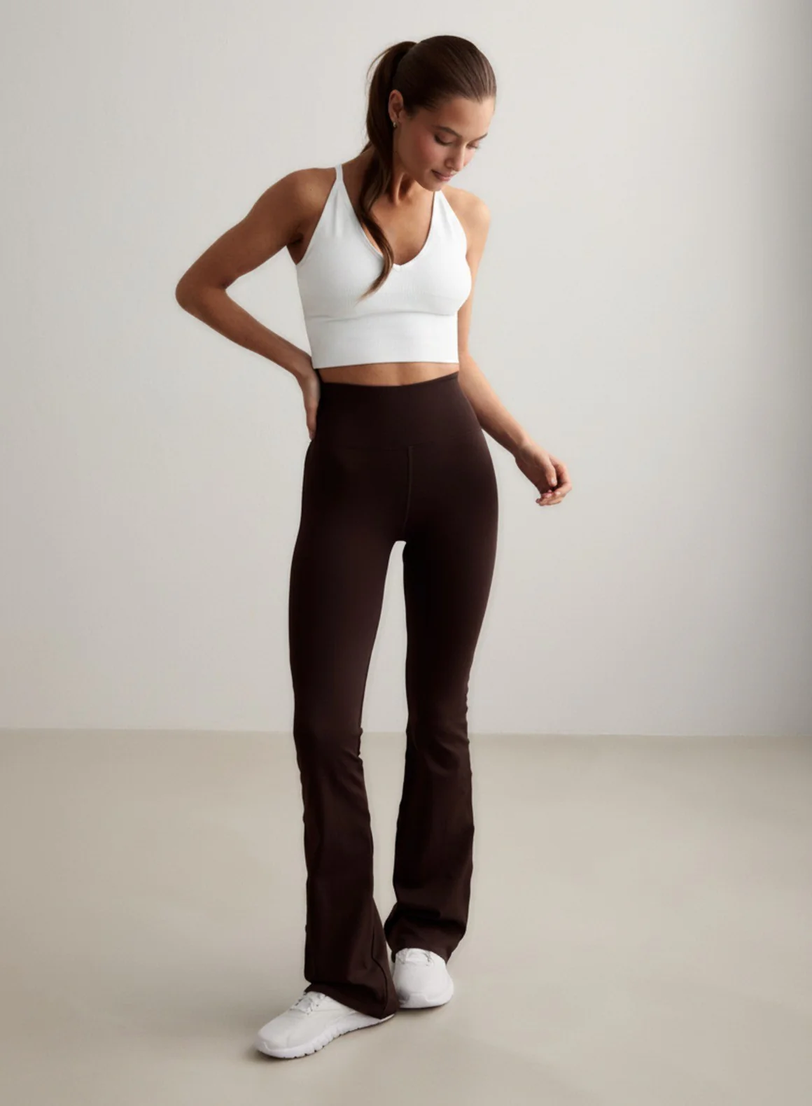 White Shape Seamless Cross Back Bralette - Image 5